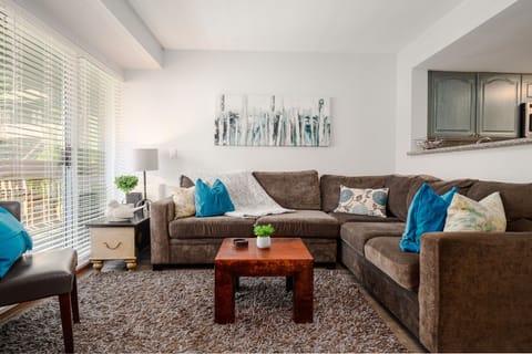 Welcome to 43 Sunpath! A warm and modern vacation home!