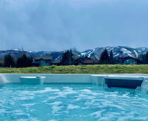 Hot tub with view of golf course & mountains