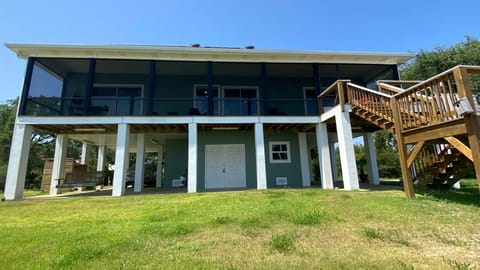Huge screened in back porch!
