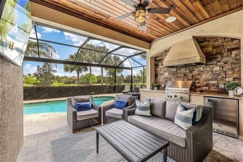 Outdoor Kitchen, TV, Pool and Spa