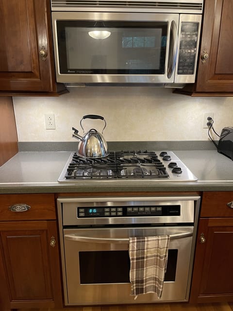 Kitchen stove, oven, microwave and kettle