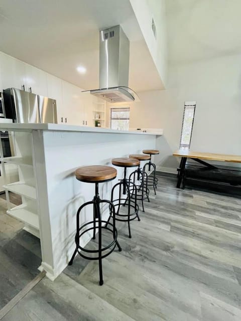 Kitchen bar