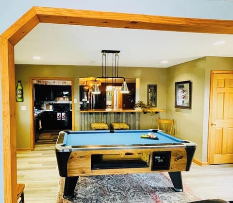 Pool room to relax and enjoy with friends 
