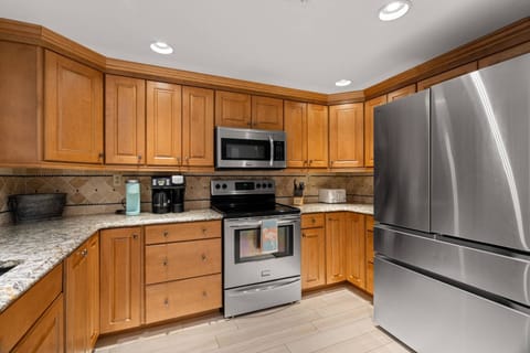 Fully Equipped Kitchen with Stainless Steel Appliances