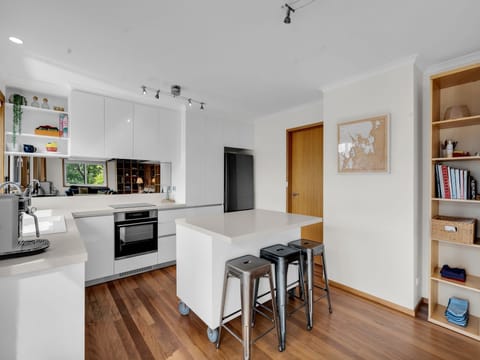 Quality cookware, ample crockery, abundant glassware  - an entertainer's dream