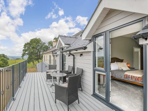 Balcony | Upper Bryn Y Groes, Meifod