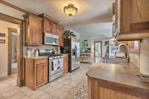 Natural light from all the windows makes the kitchen come alive.