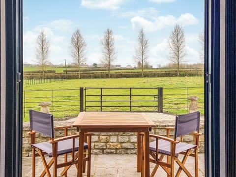 Outdoor eating area | The Stables - Spring Gardens, Babcary, near Somerton