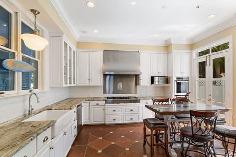 22-Bare-Feet-Retreat-Kitchen