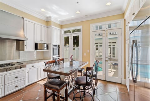 22-Bare-Feet-Retreat-Kitchen-Alt