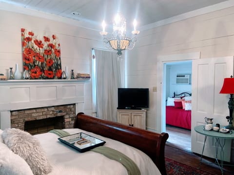 View into second bedroom (daybed with trundle)