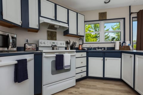 The kitchen is fully equipped with all the essentials for an everyday meal!