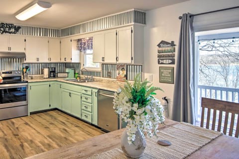 Dining Area & Kitchen | Dishware & Flatware