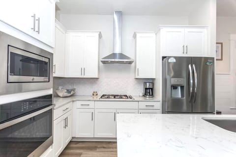 At Sugar Sands, you can make your stay even more enjoyable with the use of the kitchen and gas range. This fully-equipped space is perfect for cooking up delicious meals and snacks.