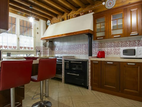 Water, Sky, Building, Azure, Mountain, Tree, Architecture, Body Of Water, Lake, Neighbourhood