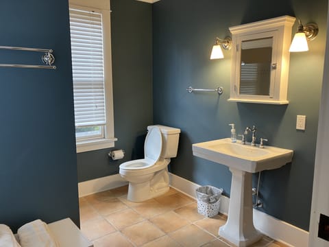 2nd floor bathroom. Full bath downstairs not show.