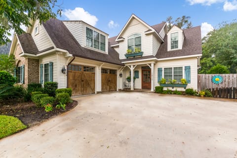 1012 Sinclair Pointe - Front Elevation