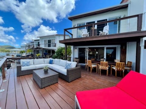 Large deck for socialising 