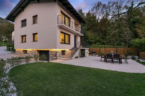 Angel Boutique Home with garden and BBQ
