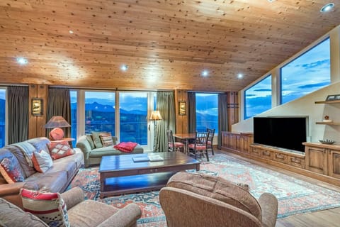 1  Penthouse 702 Living Room 1