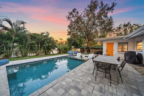 Welcome to Sandy Feet Retreat- Your private oasis in Sunny Sarasota! (Pergola and swings are no longer there)