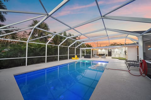 Welcome to Sarasota's Gem- A private oasis with a STUNNING outdoor space!