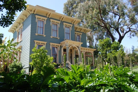 Beautiful Italianate architecture!