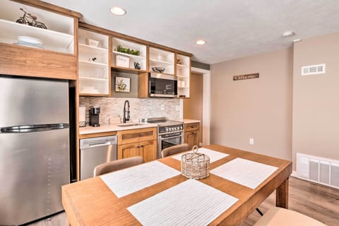 Dining Area | Kitchen | Organic Coffee, Tea + Snacks