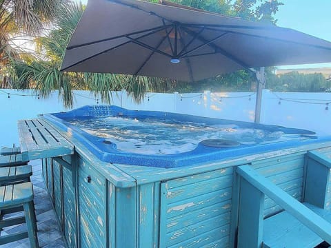New Hybrid Pool with bar, umbrella and waterfall! 