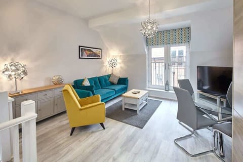 Mallard Cottage, Whitby - Host & Stay