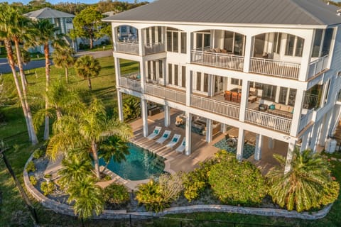 Welcome to Mandalay Manor! Get a lavish retreat on the Gulf of Mexico.