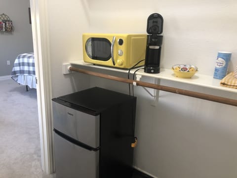 Mini kitchenette in king room