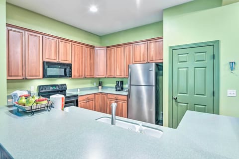 Kitchen | Pots & Pans