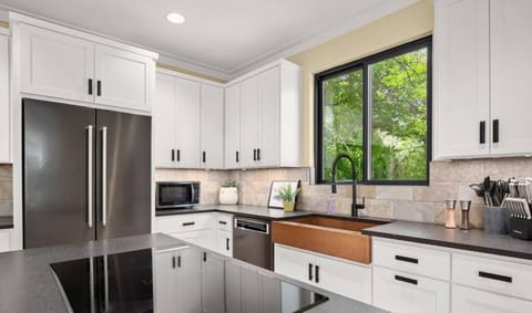 Fully equipped kitchen with all the essentials and dishwasher
