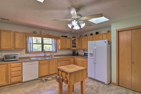 Kitchen | Garbage Disposal | Coffee Maker | Blender