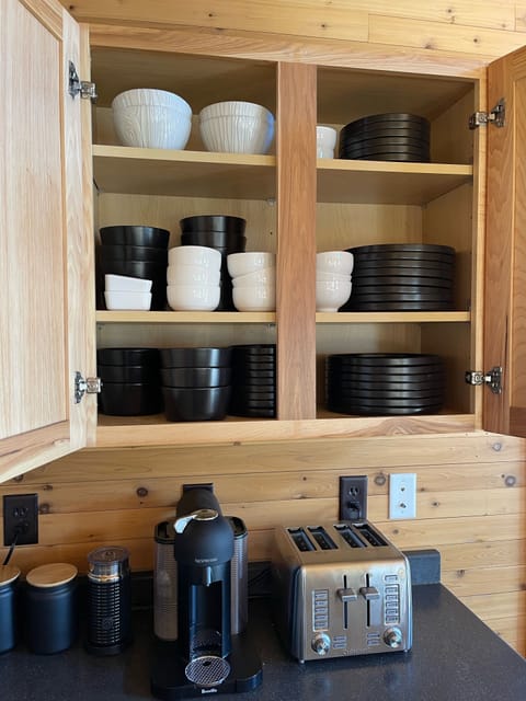 16 dinner plates and 16 appetizer plates