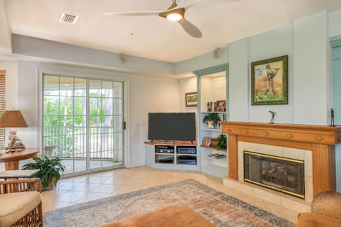 Living Area to screened lanai