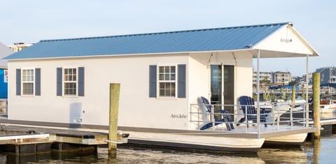 2 Bedroom Houseboat