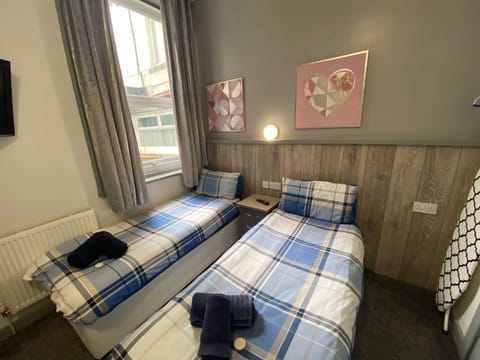 Apartment 1 Twin Room