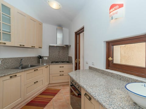 Building, Plant, Property, Window, Land Lot, Urban Design, Landscape, Neighbourhood, Grass, Leisure