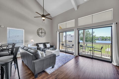 2 bedrooom┃2 bathroom┃1,226 sq. ft