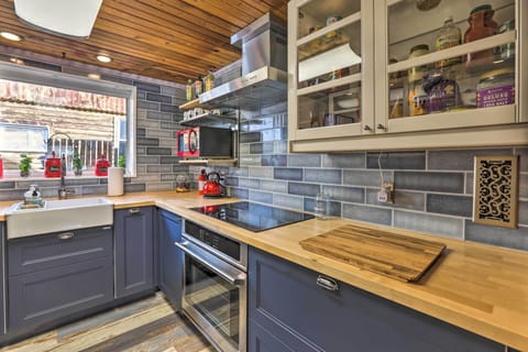 Kitchen | Blender | Electric Tea Kettle | Tea | Water Filter | Snacks