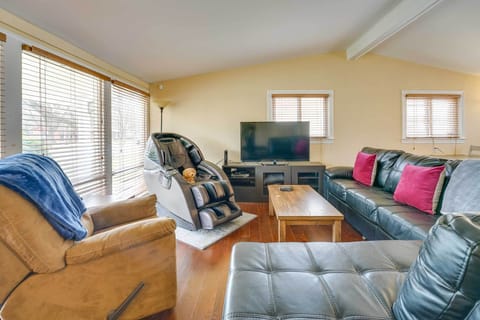 Ann Arbor Vacation Rental | 4BR | 3BA | 2,490 Sq Ft | 3 Steps to Enter