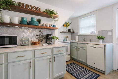 Fully equipped kitchen.