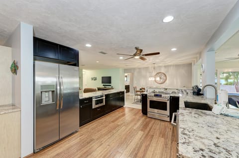 Salty Sea Life Kitchen