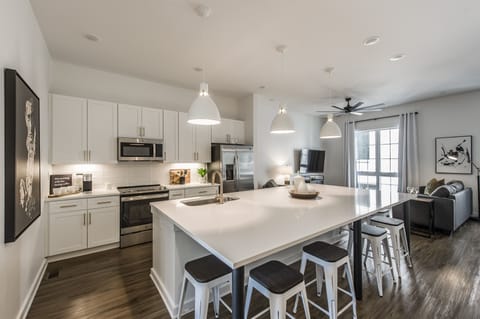 Stylish, fully stocked kitchen