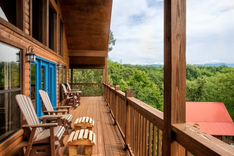 Imagine sitting back and enjoying huge views of the mountains!