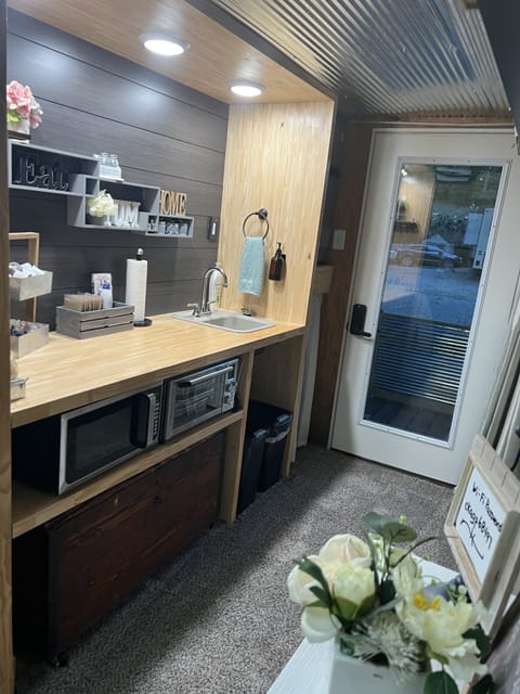Small kitchenette with several amenities to make your stay comfortable.