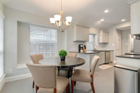 Breakfast table with seating for 4