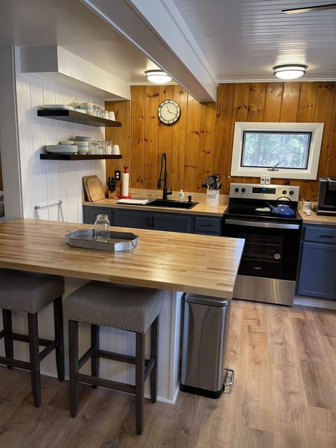 Kitchen with counter seating 
